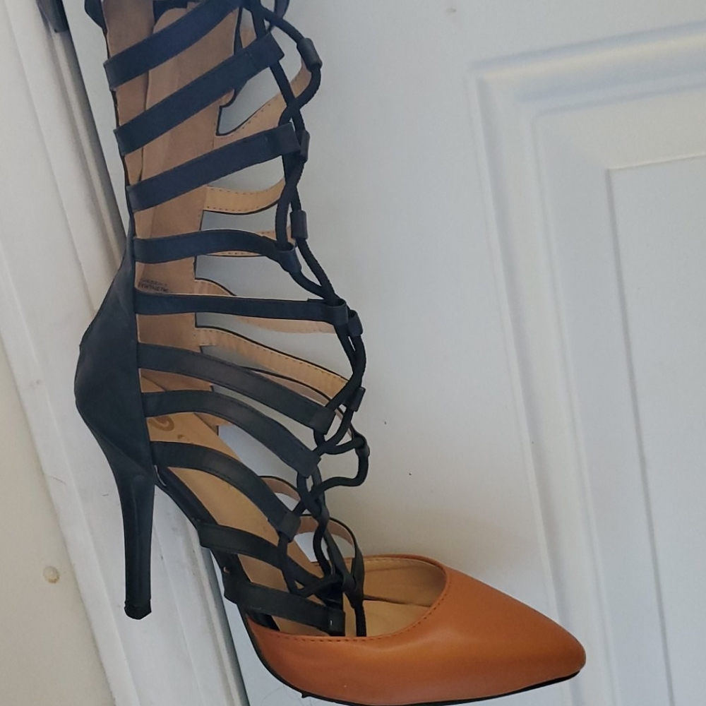 Chase &Chloe caged stilettos